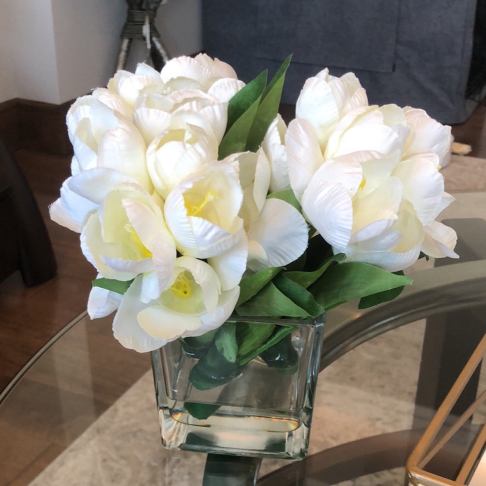Tulip in flower vase (faux)